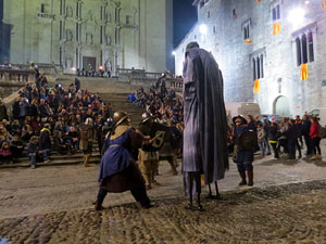 Fires 2017. La Beatufarra, descens del Beatusaure per les escales de la Catedral de Girona