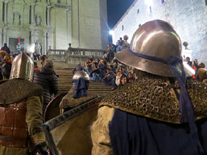 Fires 2017. La Beatufarra, descens del Beatusaure per les escales de la Catedral de Girona