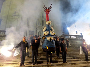 Fires 2017. La Beatufarra, descens del Beatusaure per les escales de la Catedral de Girona