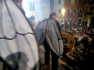 Fires 2017. La Beatufarra, descens del Beatusaure per les escales de la Catedral de Girona