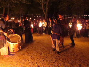 Fires 2017. Espectacle de foc i música Lluminàries de Fires, amb Taller de Magnèsia i Els Berros de la Cort