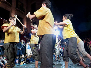 Fires 2017. Ballades de capgrossos, gegants i far&agrave;ndula a la pla&ccedil;a del Vi