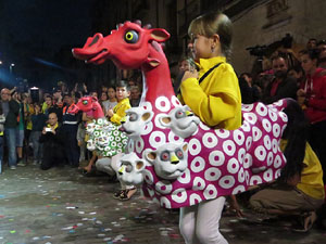 Fires 2017. Ballades de capgrossos, gegants i far&agrave;ndula a la pla&ccedil;a del Vi