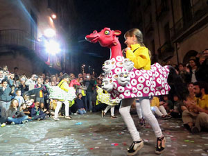 Fires 2017. Ballades de capgrossos, gegants i far&agrave;ndula a la pla&ccedil;a del Vi