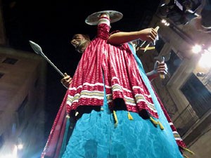 Fires 2017. Ballades de capgrossos, gegants i far&agrave;ndula a la pla&ccedil;a del Vi