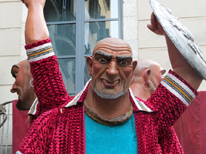 Fires 2017. Ballades de capgrossos, gegants i far&agrave;ndula a la pla&ccedil;a del Vi