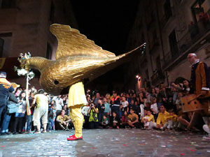 Fires 2017. Ballades de capgrossos, gegants i far&agrave;ndula a la pla&ccedil;a del Vi