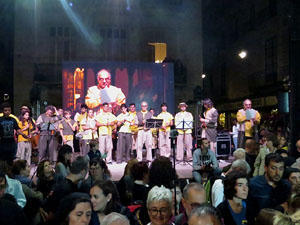 Fires 2017. Ballades de capgrossos, gegants i far&agrave;ndula a la pla&ccedil;a del Vi