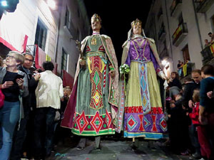 Fires 2017. Ballades de capgrossos, gegants i far&agrave;ndula a la pla&ccedil;a del Vi