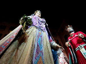 Fires 2017. Ballades de capgrossos, gegants i far&agrave;ndula a la pla&ccedil;a del Vi
