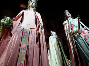 Fires 2017. Ballades de capgrossos, gegants i far&agrave;ndula a la pla&ccedil;a del Vi