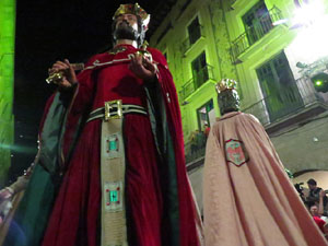 Fires 2017. Ballades de capgrossos, gegants i far&agrave;ndula a la pla&ccedil;a del Vi