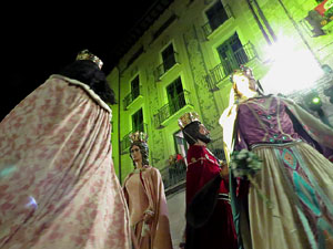 Fires 2017. Ballades de capgrossos, gegants i far&agrave;ndula a la pla&ccedil;a del Vi