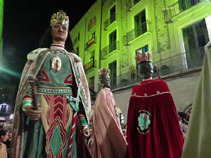 Fires 2017. Ballades de capgrossos, gegants i far&agrave;ndula a la pla&ccedil;a del Vi