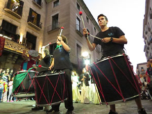 Fires 2017. Ballades de capgrossos, gegants i far&agrave;ndula a la pla&ccedil;a del Vi