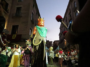 Fires 2017. Ballades de capgrossos, gegants i far&agrave;ndula a la pla&ccedil;a del Vi
