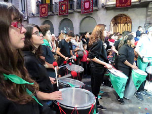 Fires 2017. Ballades de capgrossos, gegants i far&agrave;ndula a la pla&ccedil;a del Vi