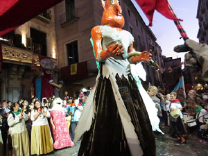 Fires 2017. Ballades de capgrossos, gegants i far&agrave;ndula a la pla&ccedil;a del Vi
