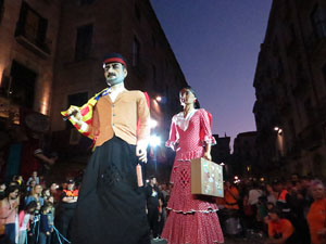 Fires 2017. Ballades de capgrossos, gegants i far&agrave;ndula a la pla&ccedil;a del Vi