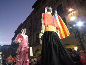 Fires 2017. Ballades de capgrossos, gegants i far&agrave;ndula a la pla&ccedil;a del Vi