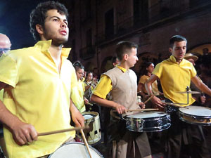 Fires 2017. Ballades de capgrossos, gegants i far&agrave;ndula a la pla&ccedil;a del Vi