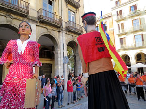 Fires 2017. Pregó de Fires. La cercavila de gegants i capgrossos fins la plaça del Vi