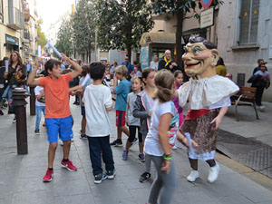 Fires 2017. Pregó de Fires. La cercavila de gegants i capgrossos fins la plaça del Vi