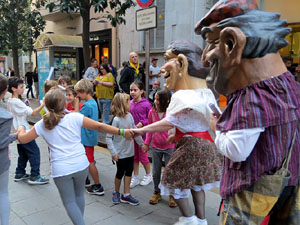 Fires 2017. Pregó de Fires. La cercavila de gegants i capgrossos fins la plaça del Vi