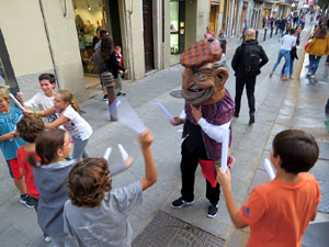 Fires 2017. Pregó de Fires. La cercavila de gegants i capgrossos fins la plaça del Vi