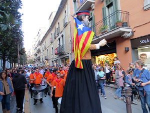 Fires 2017. Pregó de Fires. La cercavila de gegants i capgrossos fins la plaça del Vi