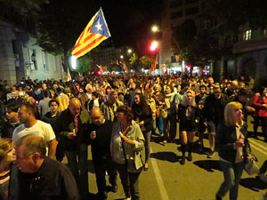 Concentració a la plaça de la Constitució en protesta per l'empresonament de Cuixart i Sánchez