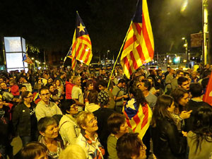 Concentració a la plaça de la Constitució en protesta per l'empresonament de Cuixart i Sánchez
