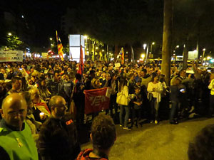 Concentració a la plaça de la Constitució en protesta per l'empresonament de Cuixart i Sánchez