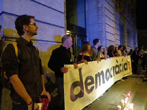Concentració a la plaça de la Constitució en protesta per l'empresonament de Cuixart i Sánchez