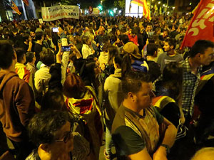 Concentració a la plaça de la Constitució en protesta per l'empresonament de Cuixart i Sánchez