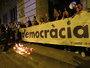 Concentració a la plaça de la Constitució en protesta per l'empresonament de Cuixart i Sánchez