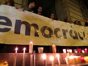 Concentració a la plaça de la Constitució en protesta per l'empresonament de Cuixart i Sánchez