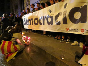 Concentració a la plaça de la Constitució en protesta per l'empresonament de Cuixart i Sánchez