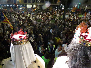 Concentració a la plaça de la Constitució en protesta per l'empresonament de Cuixart i Sánchez