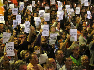 Concentració a la plaça de la Constitució en protesta per l'empresonament de Cuixart i Sánchez