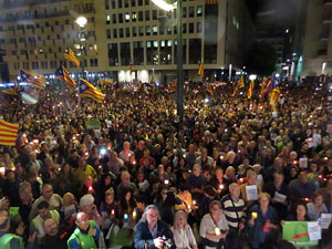 Concentració a la plaça de la Constitució en protesta per l'empresonament de Cuixart i Sánchez