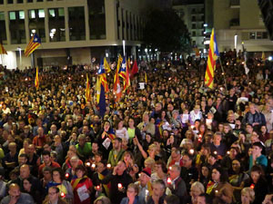 Concentració a la plaça de la Constitució en protesta per l'empresonament de Cuixart i Sánchez