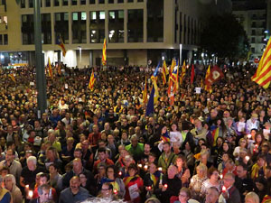 Concentració a la plaça de la Constitució en protesta per l'empresonament de Cuixart i Sánchez