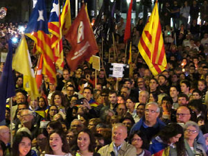 Concentració a la plaça de la Constitució en protesta per l'empresonament de Cuixart i Sánchez