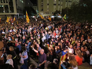 Concentració a la plaça de la Constitució en protesta per l'empresonament de Cuixart i Sánchez