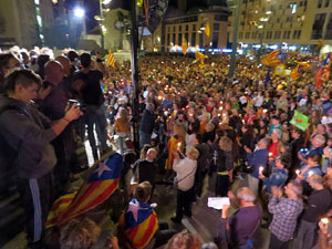 Concentració a la plaça de la Constitució en protesta per l'empresonament de Cuixart i Sánchez