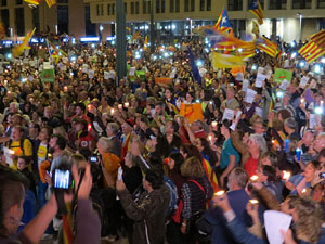 Concentració a la plaça de la Constitució en protesta per l'empresonament de Cuixart i Sánchez