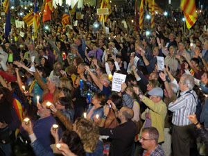 Concentració a la plaça de la Constitució en protesta per l'empresonament de Cuixart i Sánchez