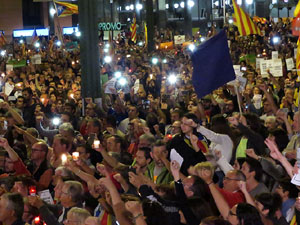 Concentració a la plaça de la Constitució en protesta per l'empresonament de Cuixart i Sánchez