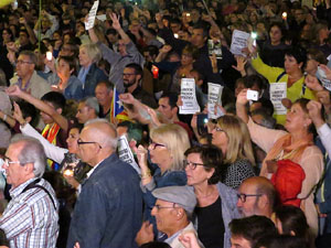 Concentració a la plaça de la Constitució en protesta per l'empresonament de Cuixart i Sánchez